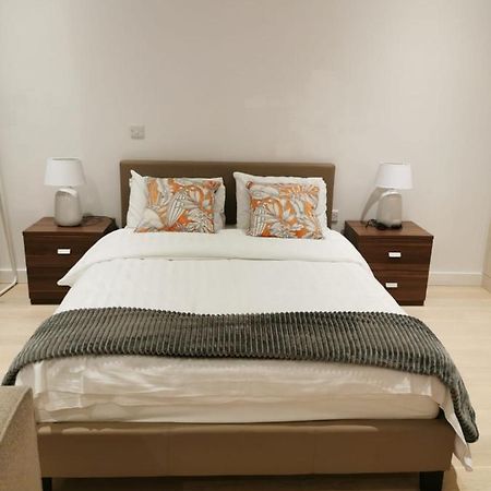 Comfy 1 Bed Studio 1 Minute From Train Station Apartment London Exterior photo