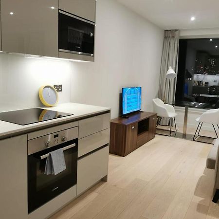 Comfy 1 Bed Studio 1 Minute From Train Station Apartment London Exterior photo