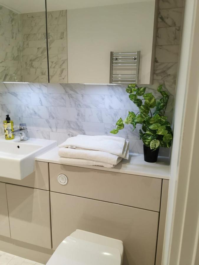 Comfy 1 Bed Studio 1 Minute From Train Station Apartment London Exterior photo