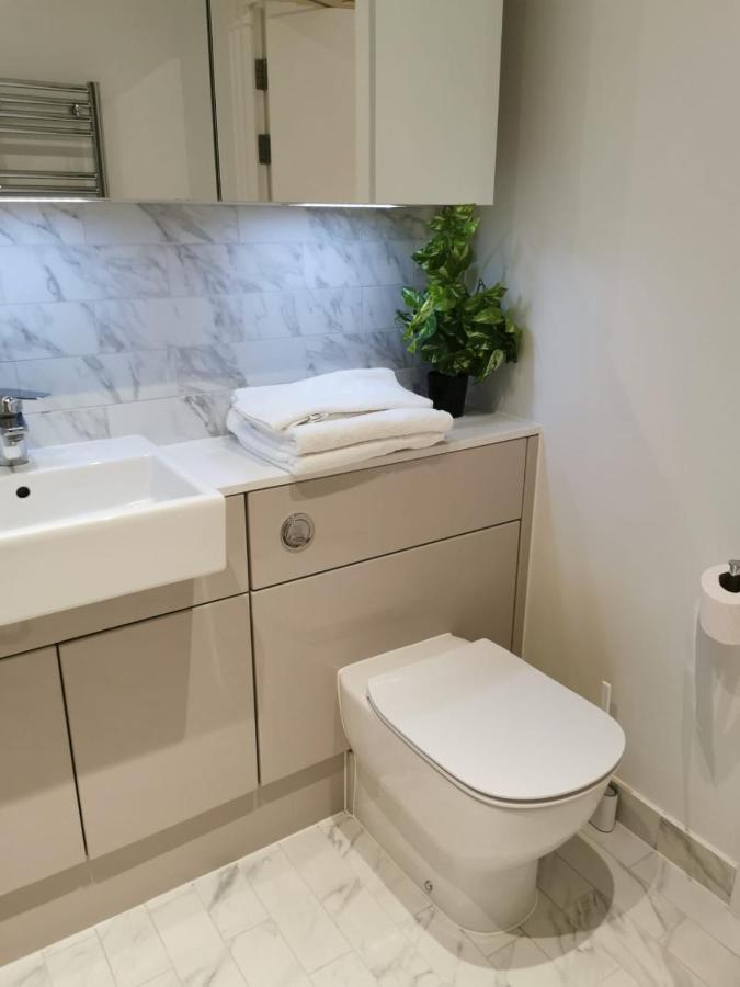 Comfy 1 Bed Studio 1 Minute From Train Station Apartment London Exterior photo